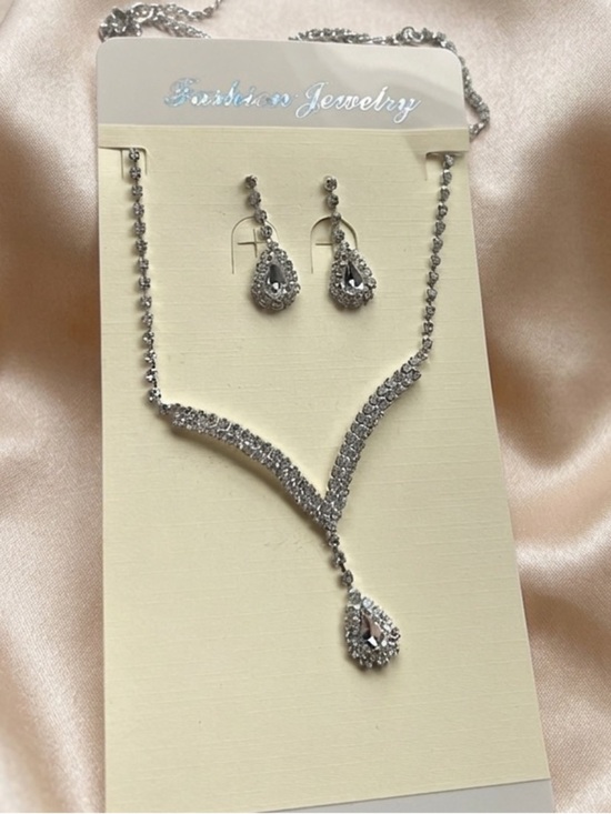 Fashion Jewelry Jewelry - Fashion Jewelry Silver Teardrop Crystal Necklace and Earring Set